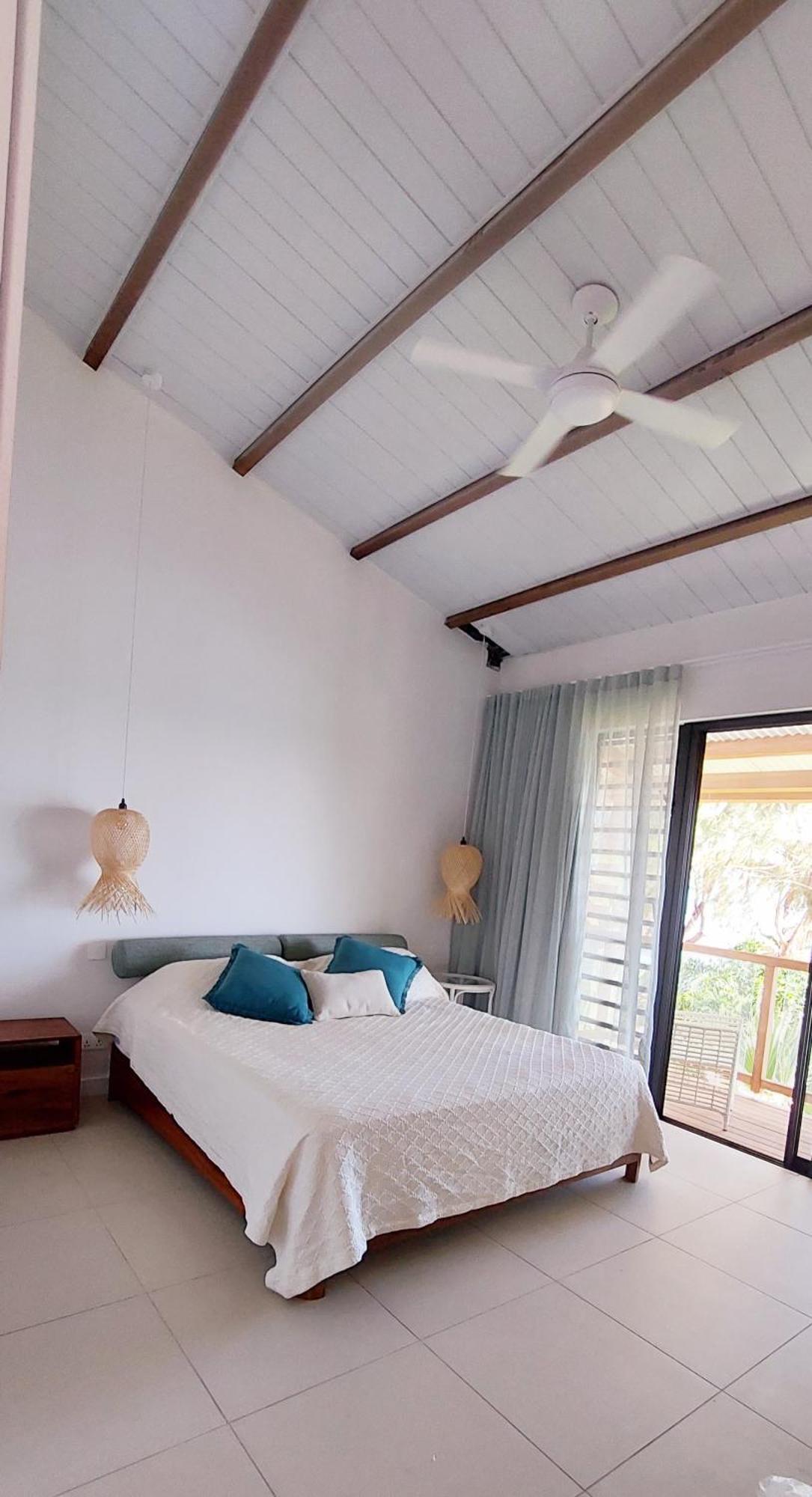 Canari Waterfront Villas Roches Noires Exterior foto