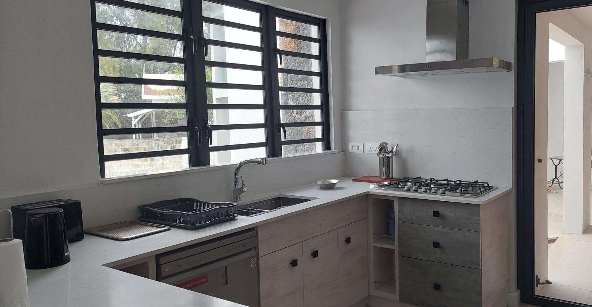 Canari Waterfront Villas Roches Noires Exterior foto